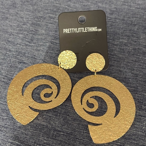 NIP PrettyLittleThing Gold Textured Swirl Disk Statement Earrings - Picture 1 of 4
